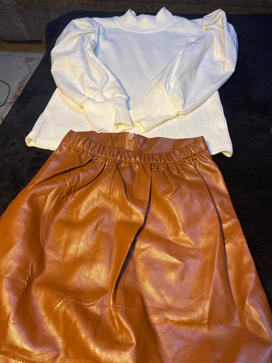 Ensemble chic en cuir et coton