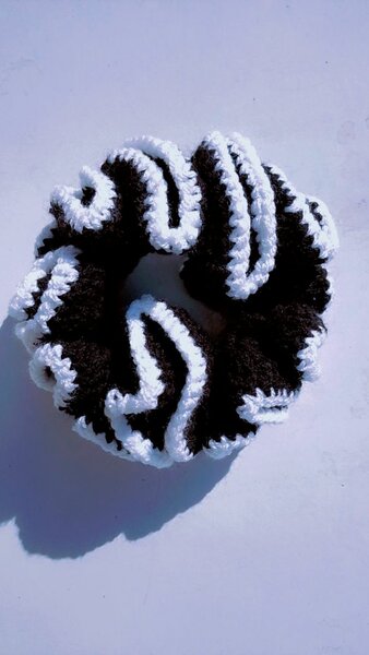 Chouchou tricoté noir et blanc