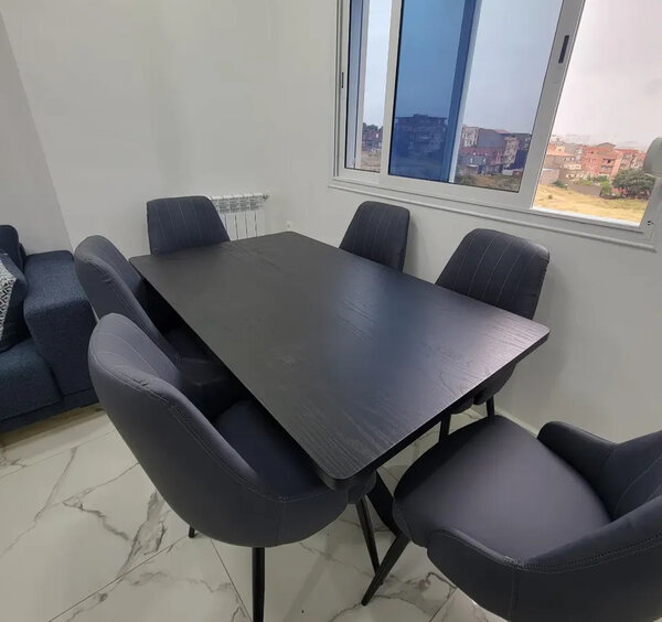 Table à manger contemporaine