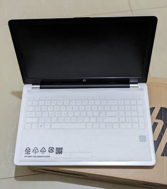 NEW CONDITION HP NOTEBOOK