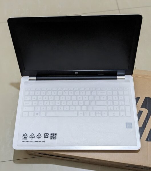 NEW CONDITION HP NOTEBOOK