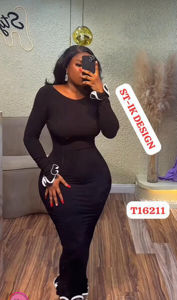 Robe moulante noire élégante