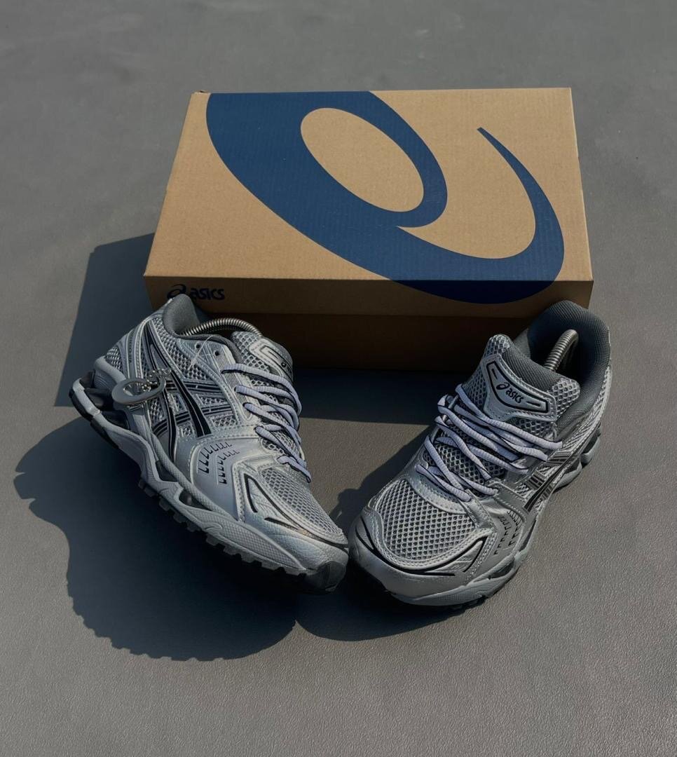 Chaussures de sport Asics modernes