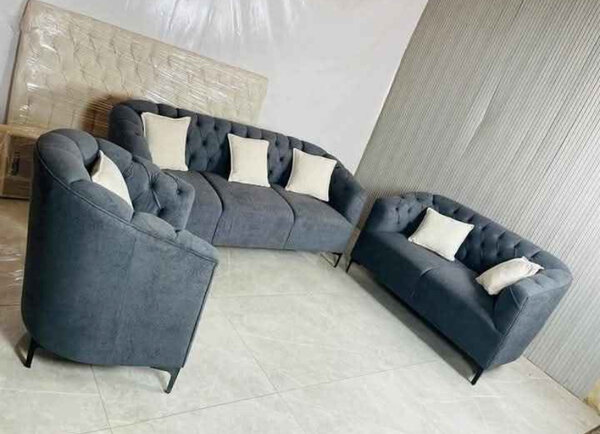 Canapé gris foncé en velours