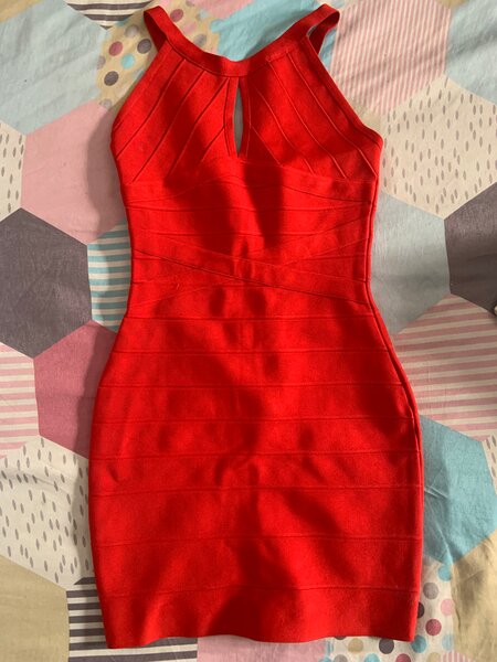 Robe Bandage Rouge Élégante