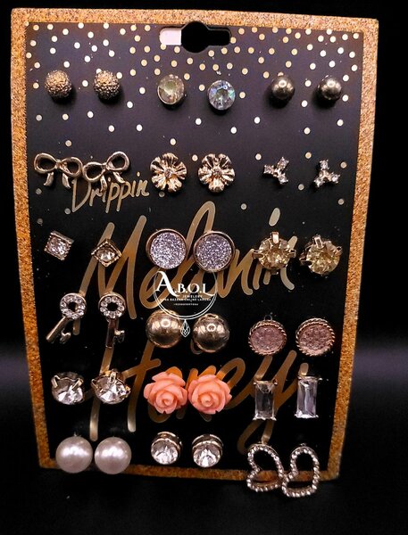 PACK OF 18 STUD PACK