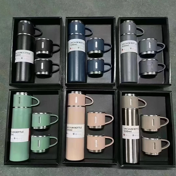 Ensemble de Thermos avec Tasses