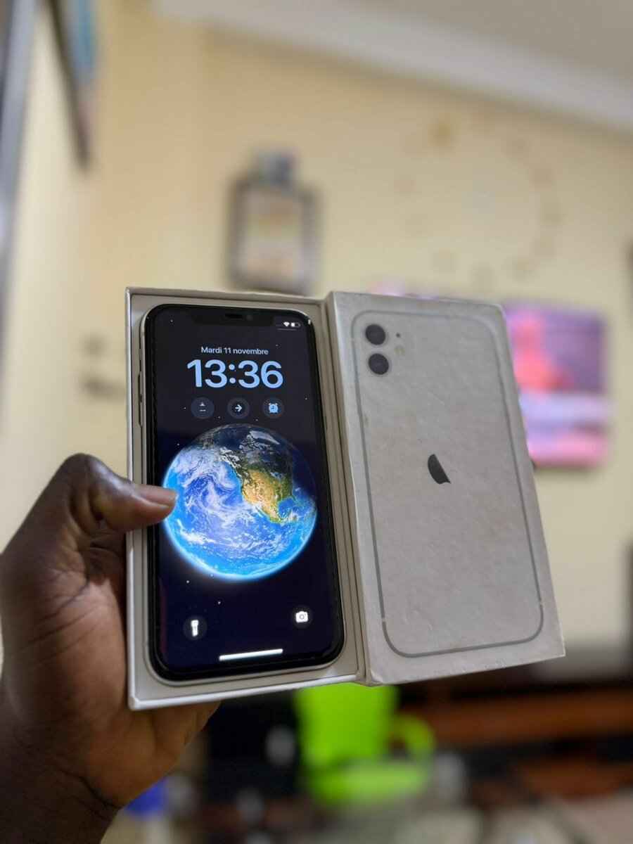 IPhone 11 64Go 2nd main