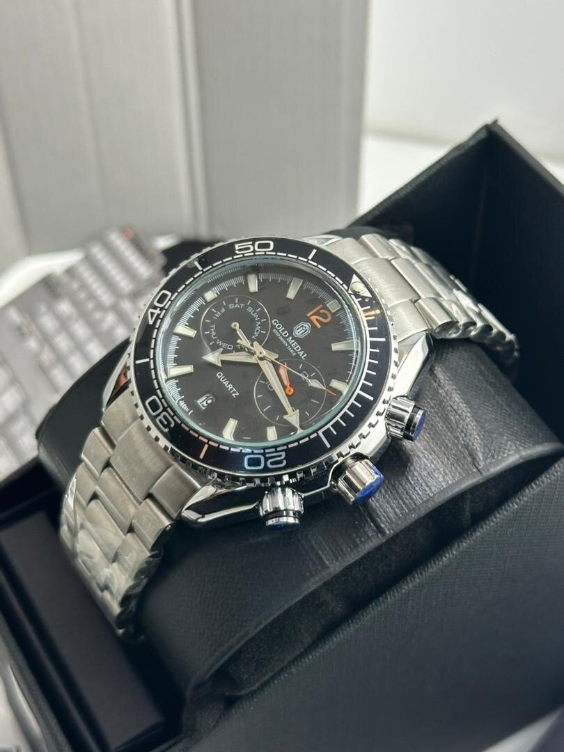 Montre chronographe en acier
