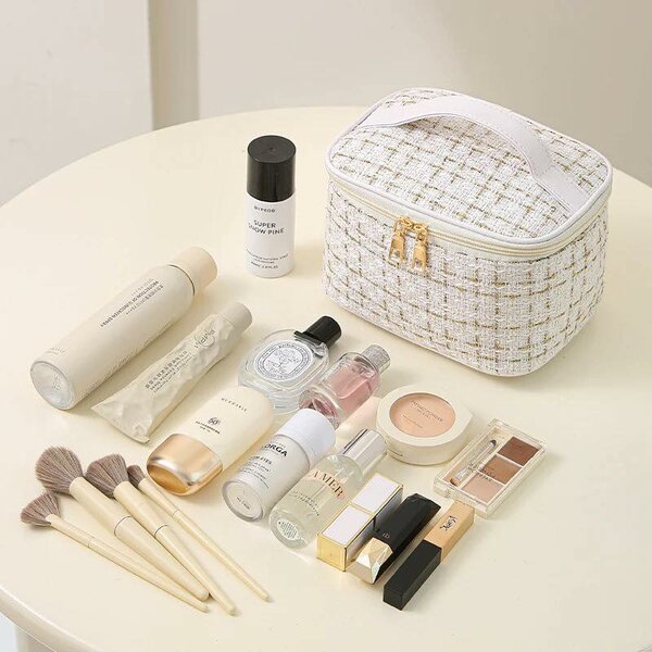Trousse à maquillage pour un rangement idéal de vos cosmétiques, blanche