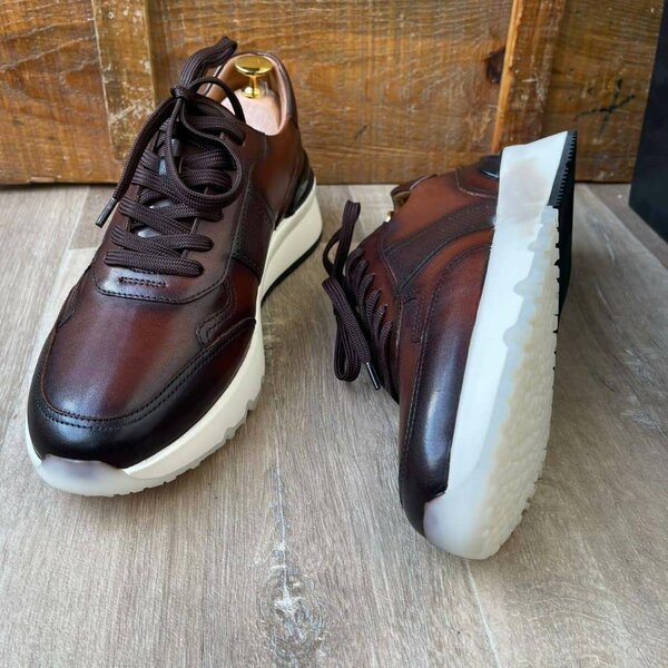 Chaussure en cuir véritable