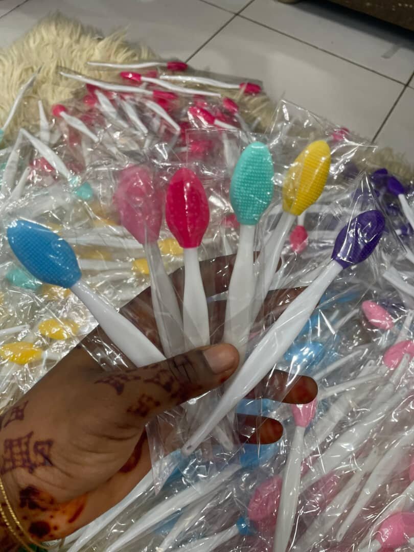 Brosses à lèvres colorées