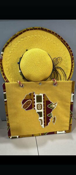 Chapeau et Sac Africain Élegants