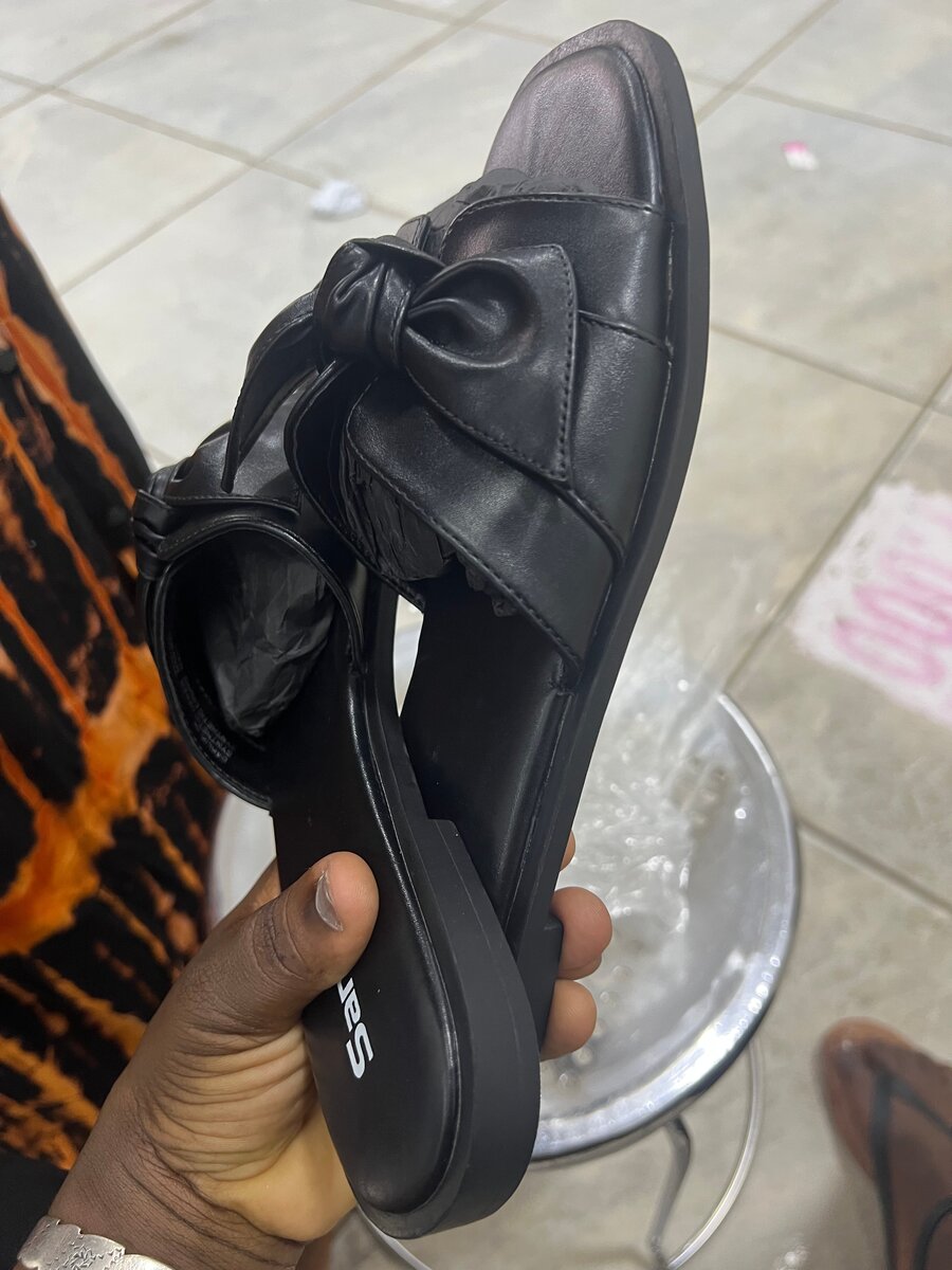 Sandales noires élégantes