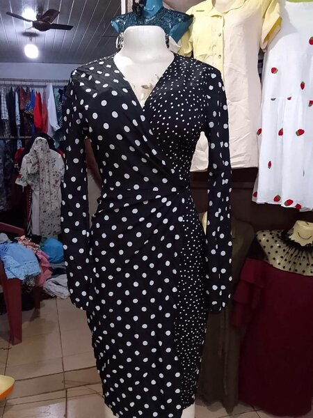 Robe chic jaune et noir