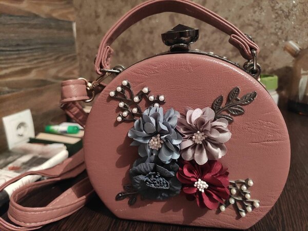 Новая сумочка розового цвета