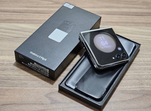 Samsung Galaxy Z fliP 5 (512go) état 10/10