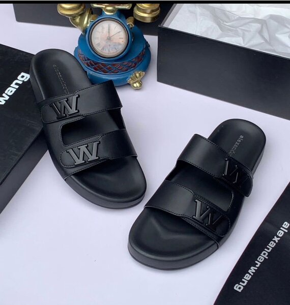 Sandales en cuir noir élégantes