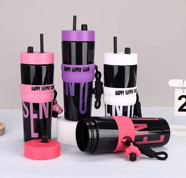 Gourde colorée avec paille