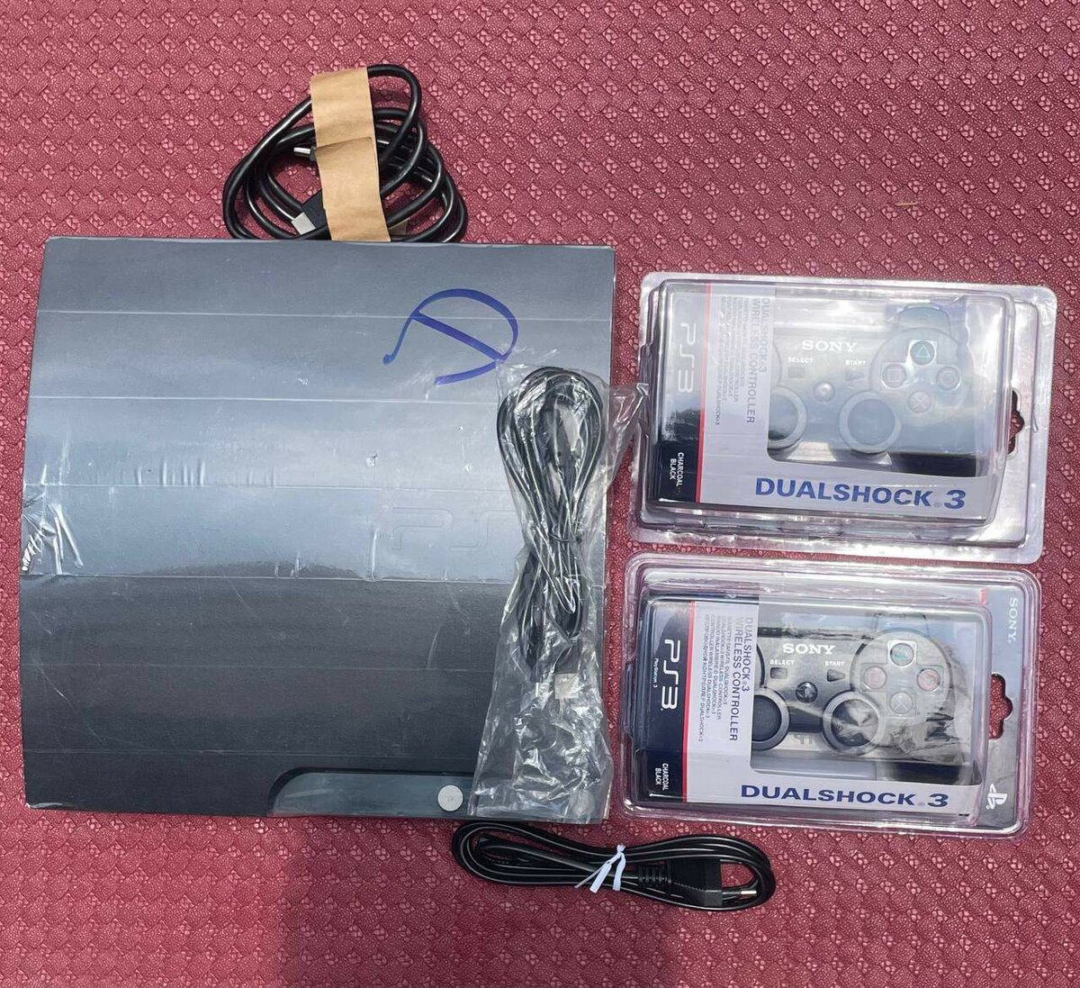 PS3 slim + 20 jeux + 2manettes