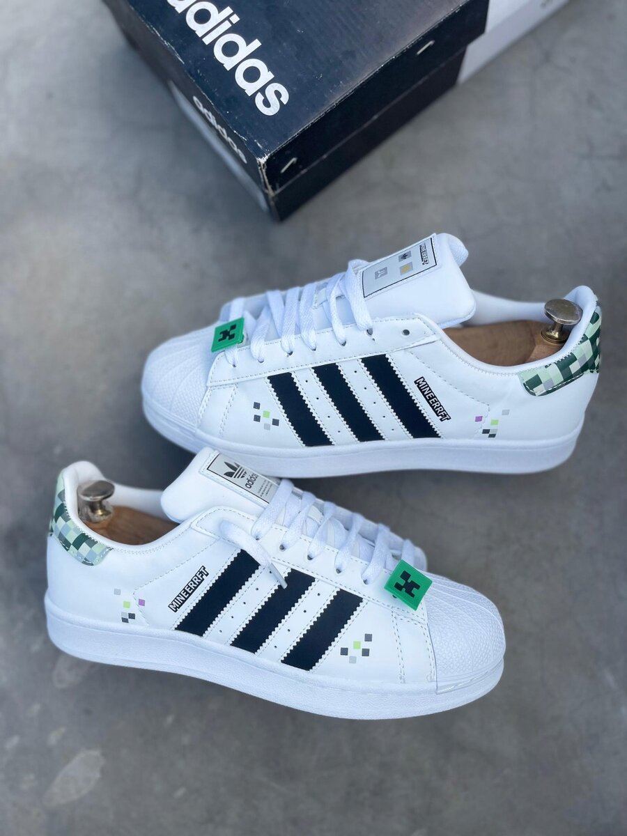 Baskets Adidas blanches classiques