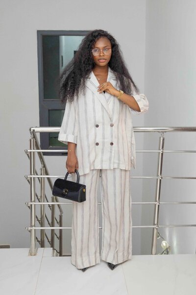 Ensemble élégant pantalon rayé
