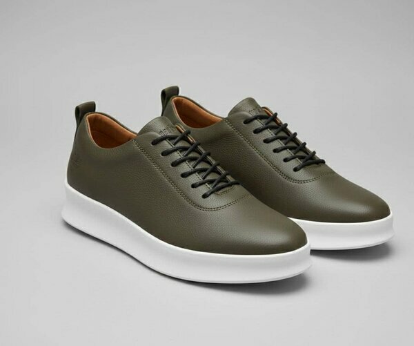 Baskets cuir vert kaki semelle blanche