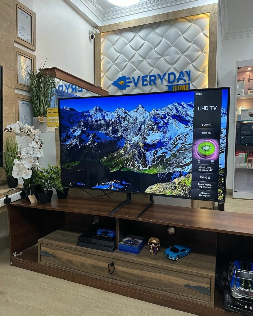 2021 50 LG UHD SMART 4K TV 4K display.