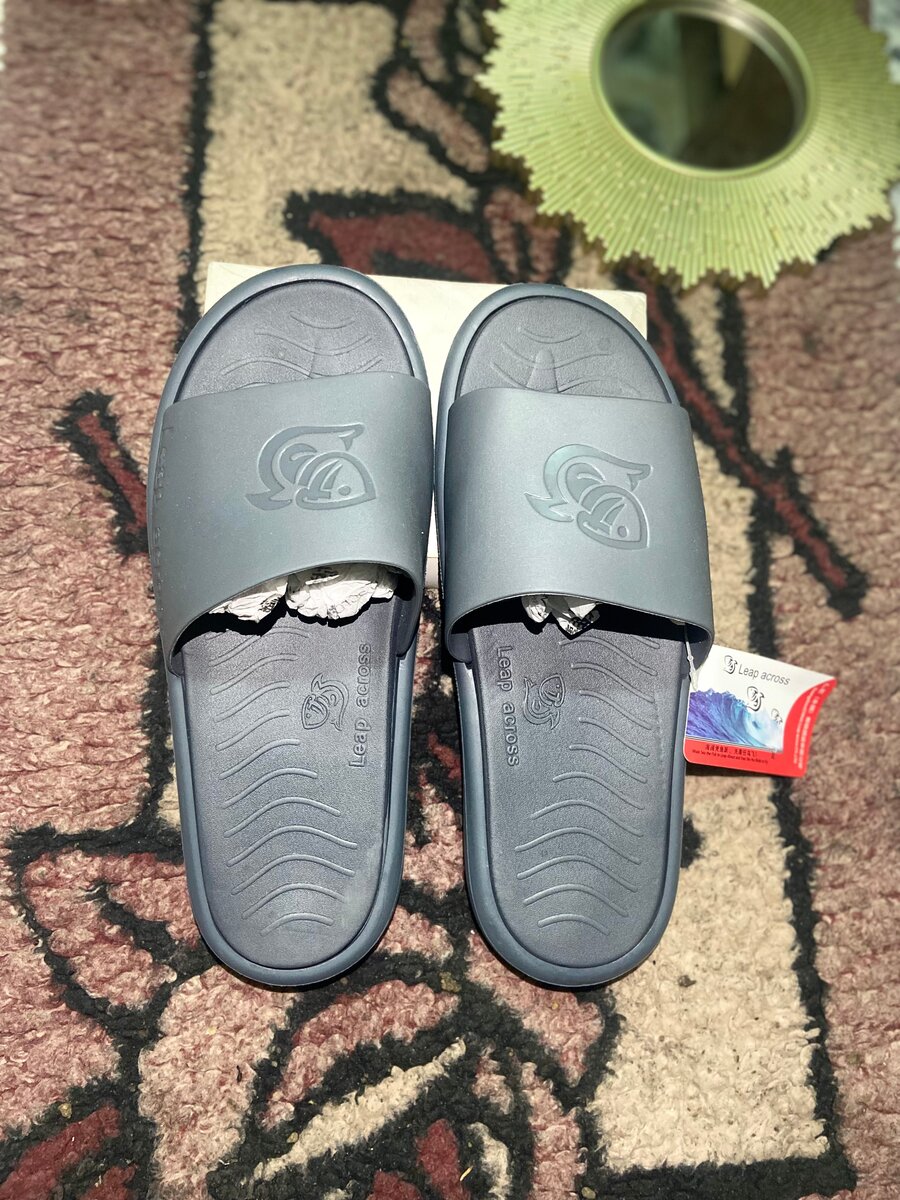 Claquettes confortables homme