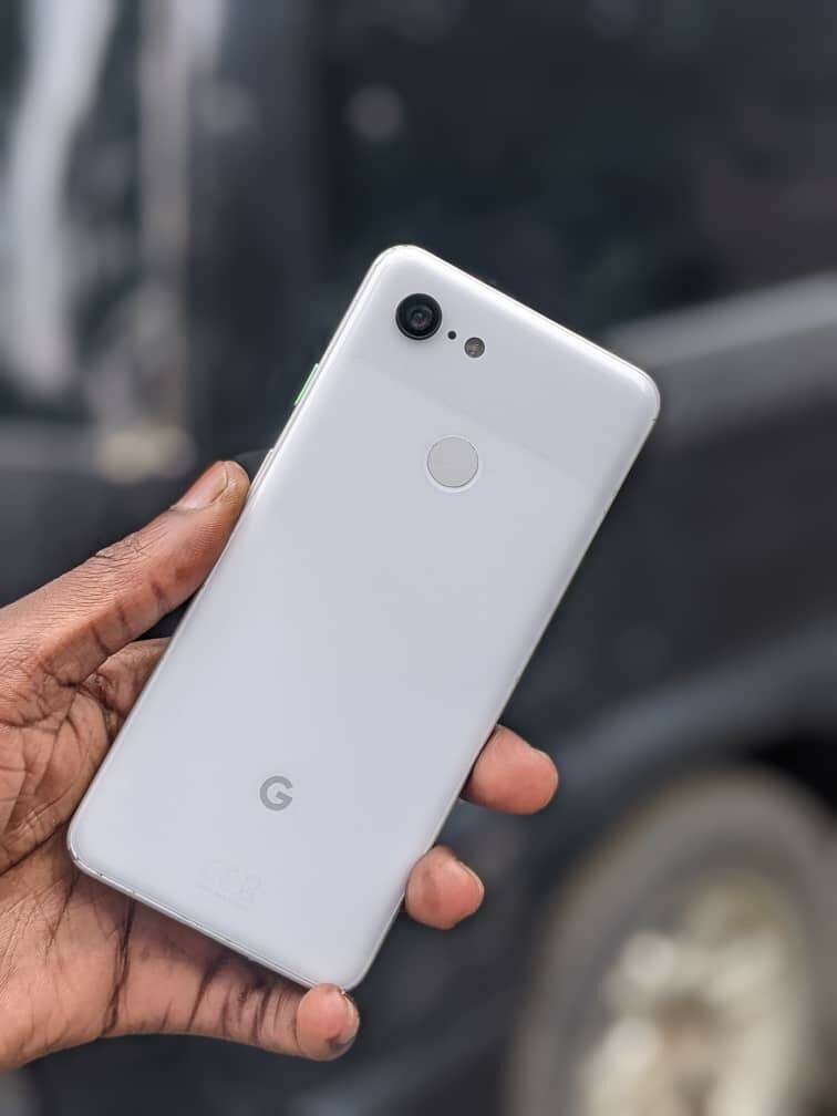 Google pixel 3 64GB ( cracked screen )