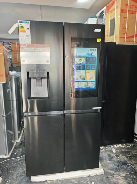 Réfrigérateur connecté moderne