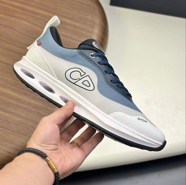 Chaussures de sport modernes