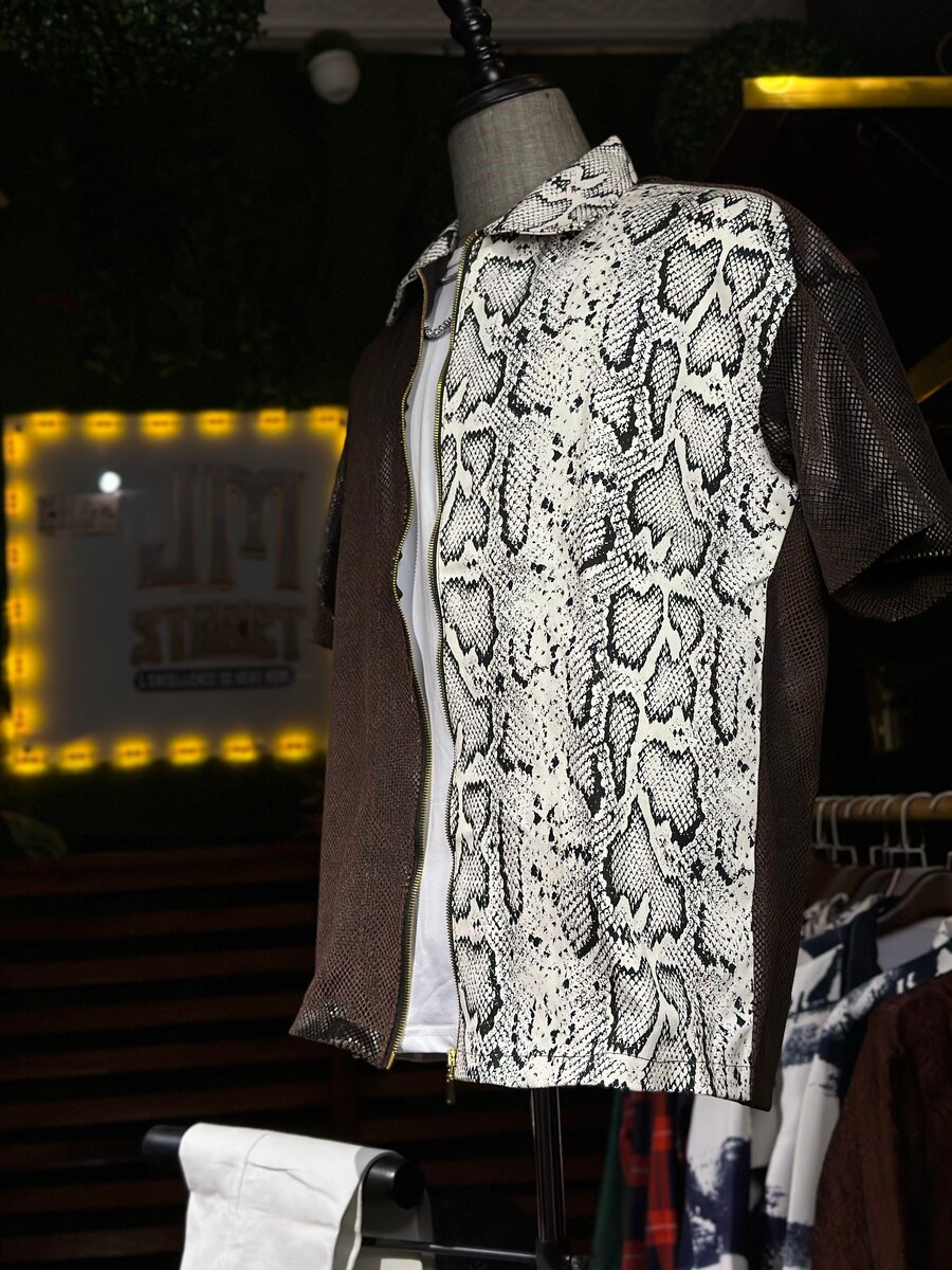 Chemise à motif serpent