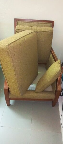 Fauteuil en bois rembourré