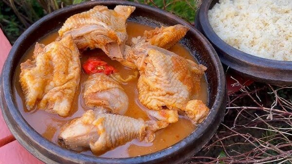 Poulet pndeuse en Sauce Épicée