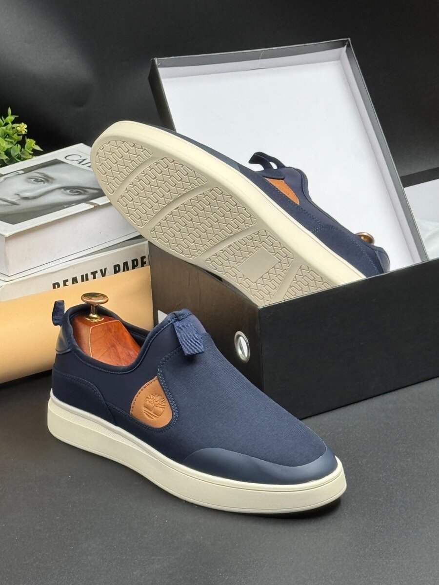 TIMBERLAND NAVY AND BEIGE