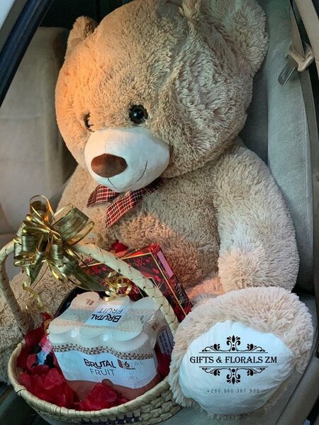 Gift set with teddy bear