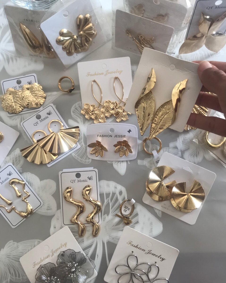 Boucles d'oreilles dorées tendance