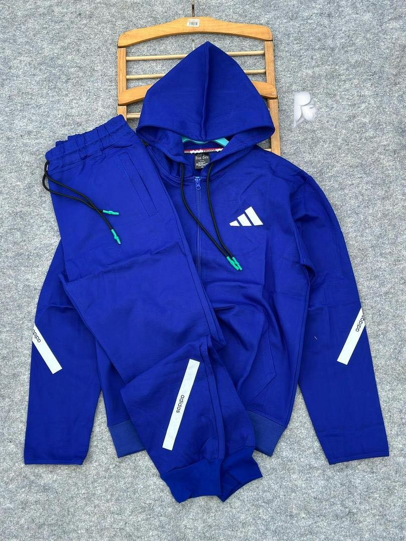 Ensemble de survêtement moderne