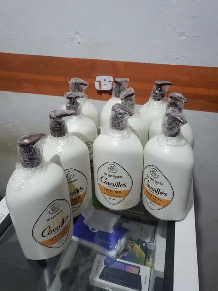 Gel douche Rogé Cavaillès 1litre  (lait et miel )