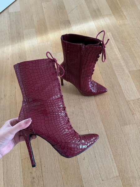 Женские сапоги