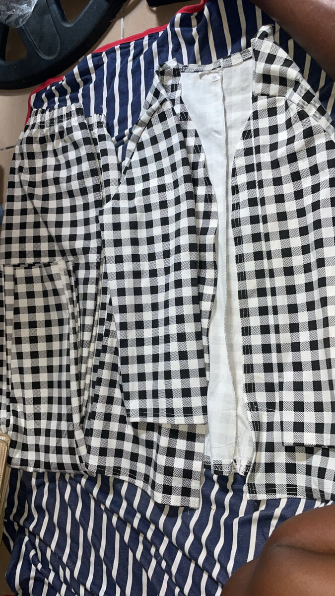 Complet bas avec la chemise