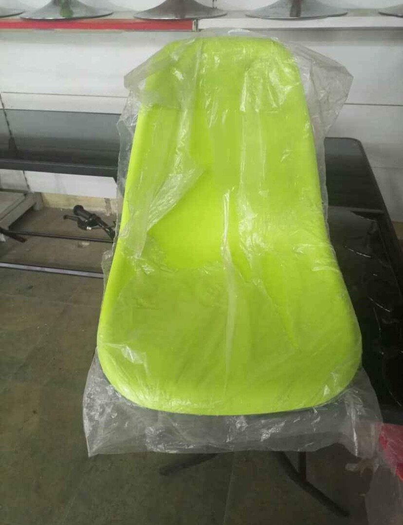 Chaises modernes colorées