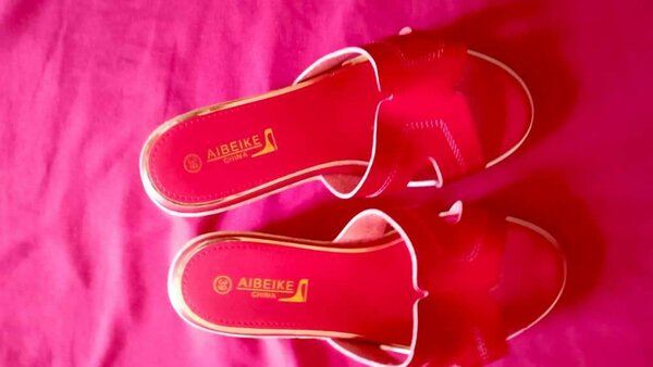 Sandales en cuir rouge femme