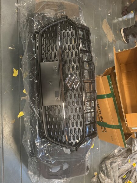 Grille avant pour Suzuki