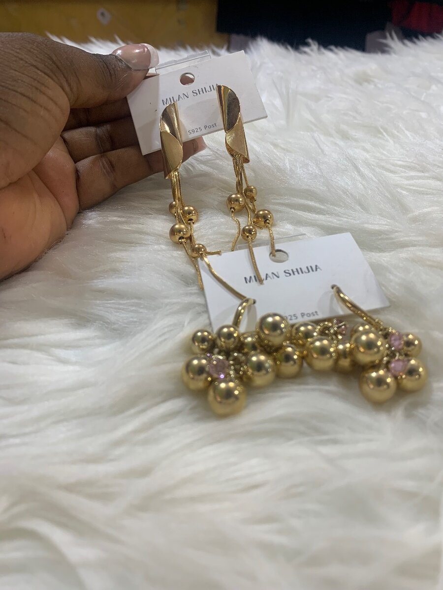 Boucles d'oreilles dorées tendance