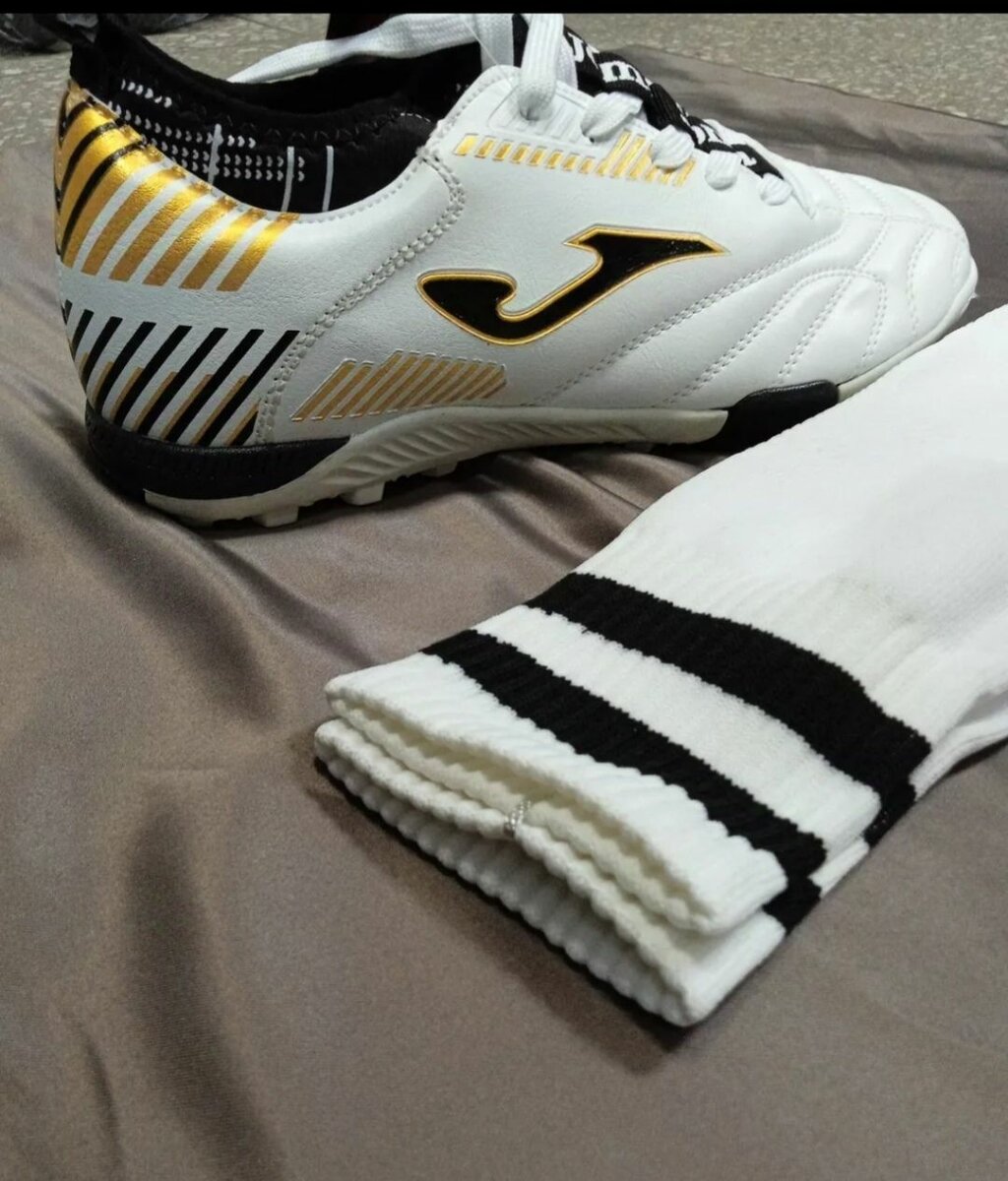 Сороконожки для футбола, футбольные бутсы, бутсы для футбола