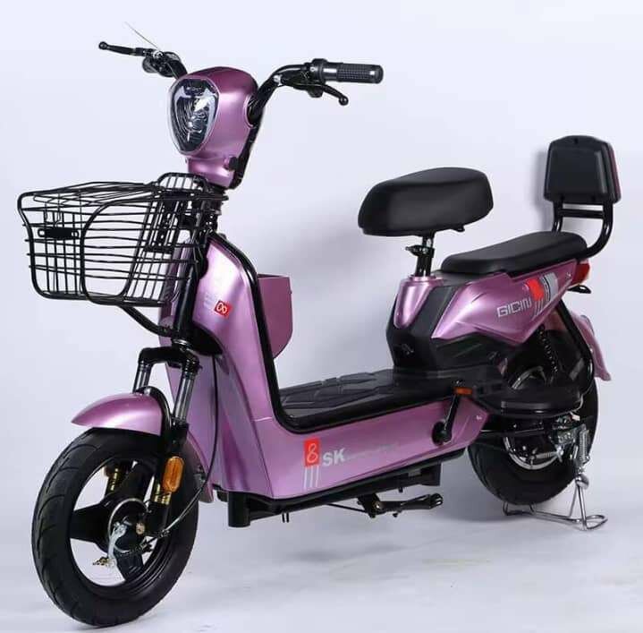 Scooter électrique avec panier