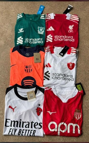 Maillots de football variés