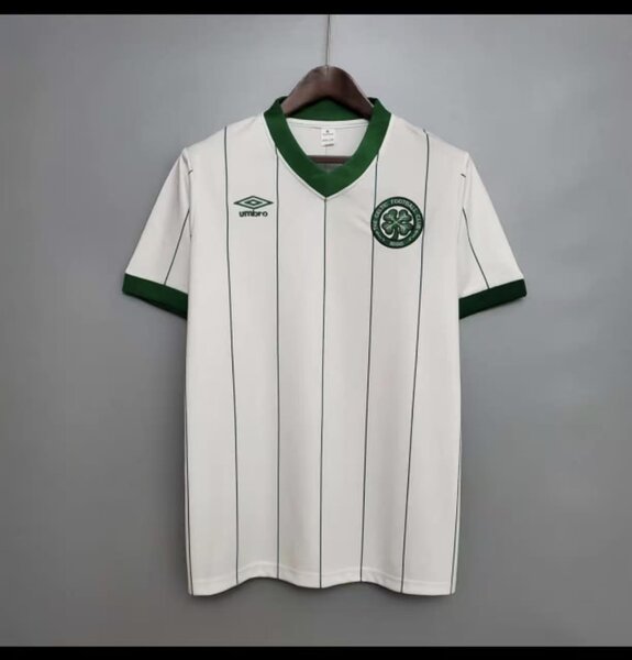 Maillot Umbro de football rétro